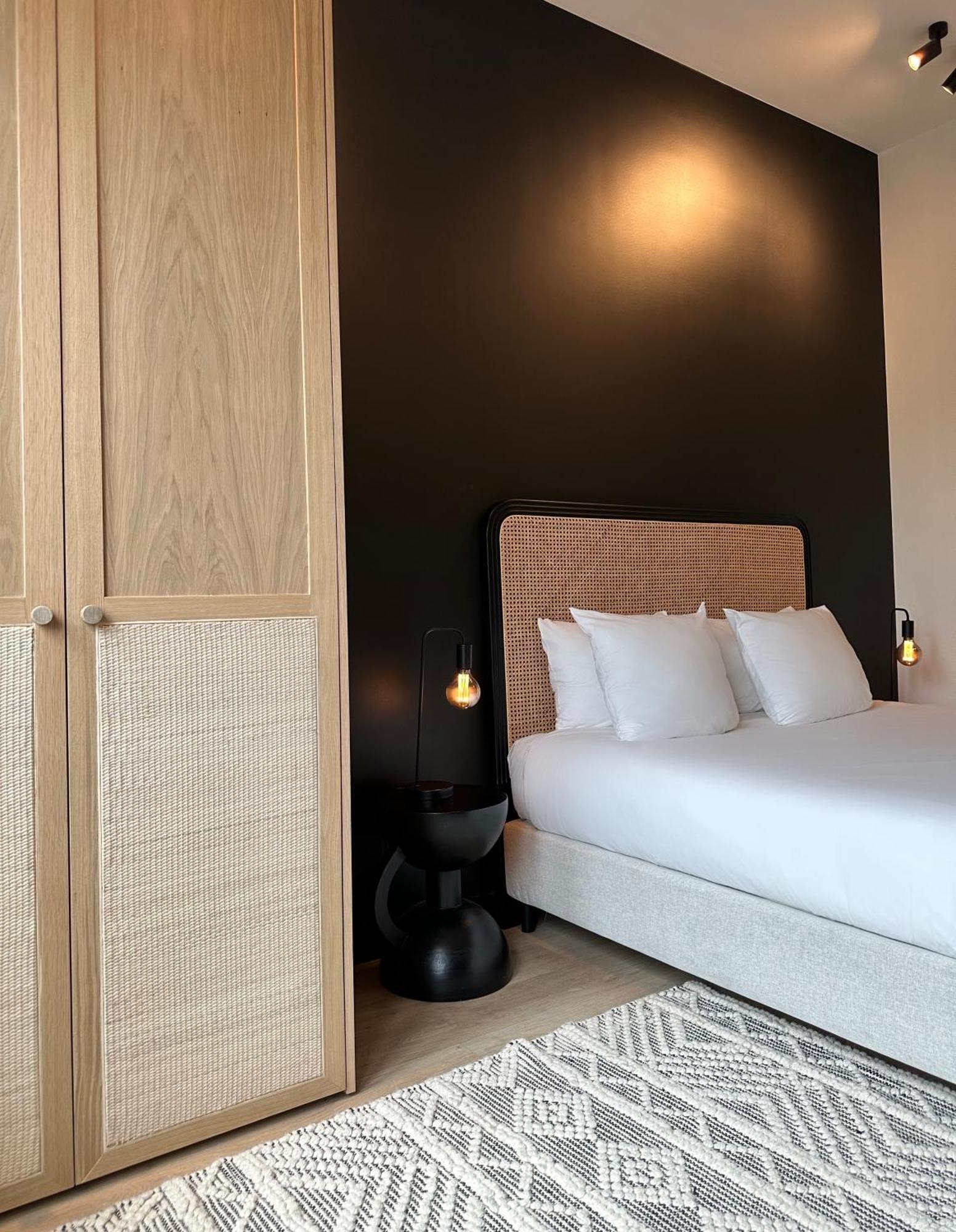3 Bedroom Art-Nouveau Apartment With Free Parking Гент Экстерьер фото