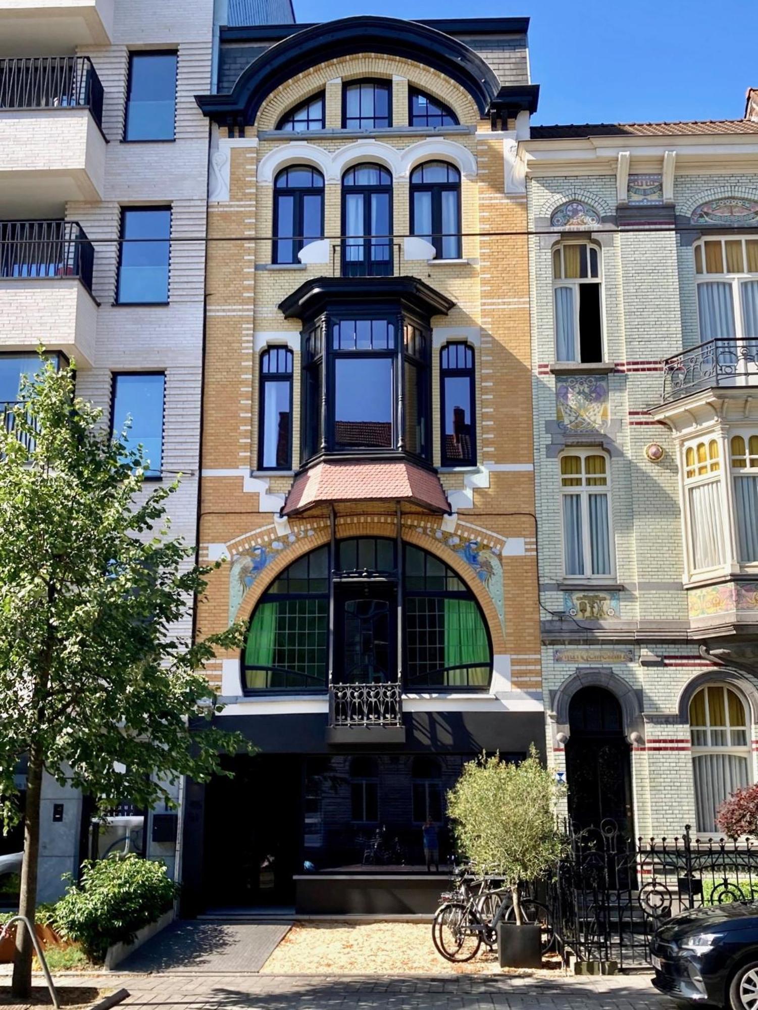 3 Bedroom Art-Nouveau Apartment With Free Parking Гент Экстерьер фото